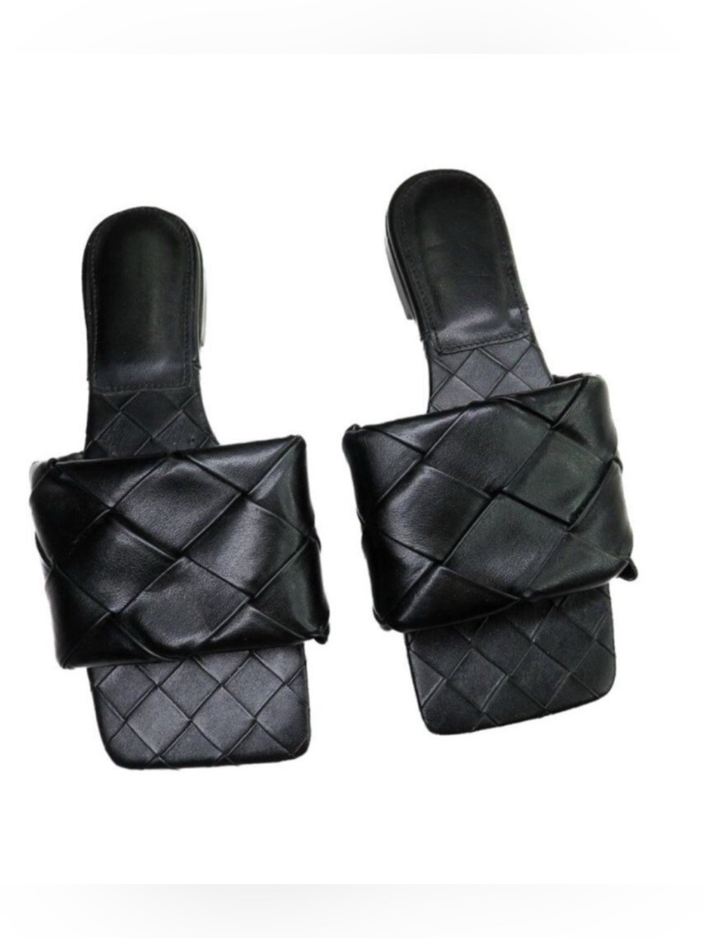 Black woven mule sandals in faux leather. Size 6